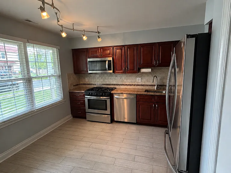233 Lafayette Dr — Photo 14