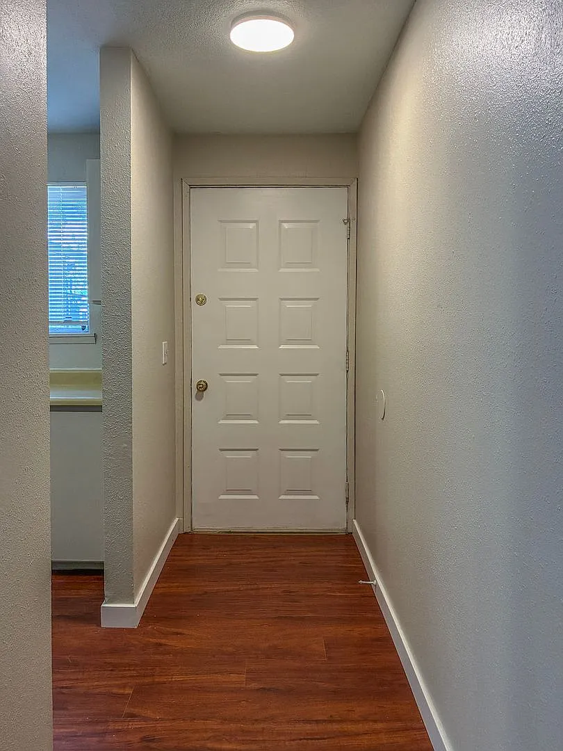 3 Bedroom 1 Bathroom Ranch Style Home Available Now ! — Photo 4