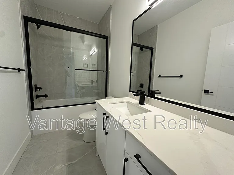 3757B Astoria Dr — Photo 7