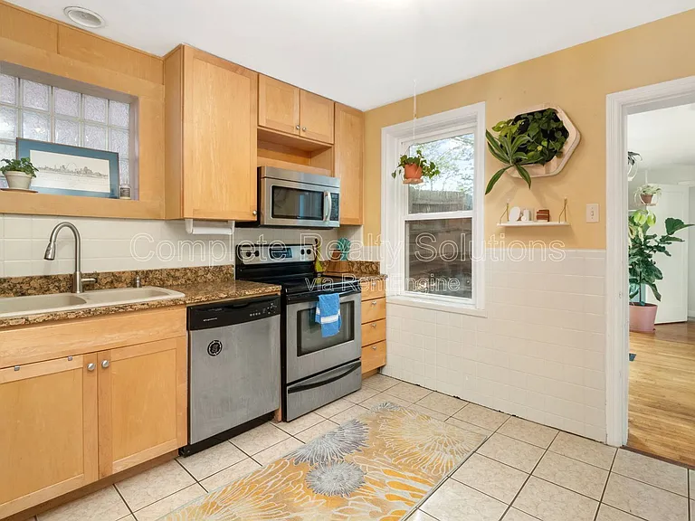 2164 Lafayette Ave — Photo 12