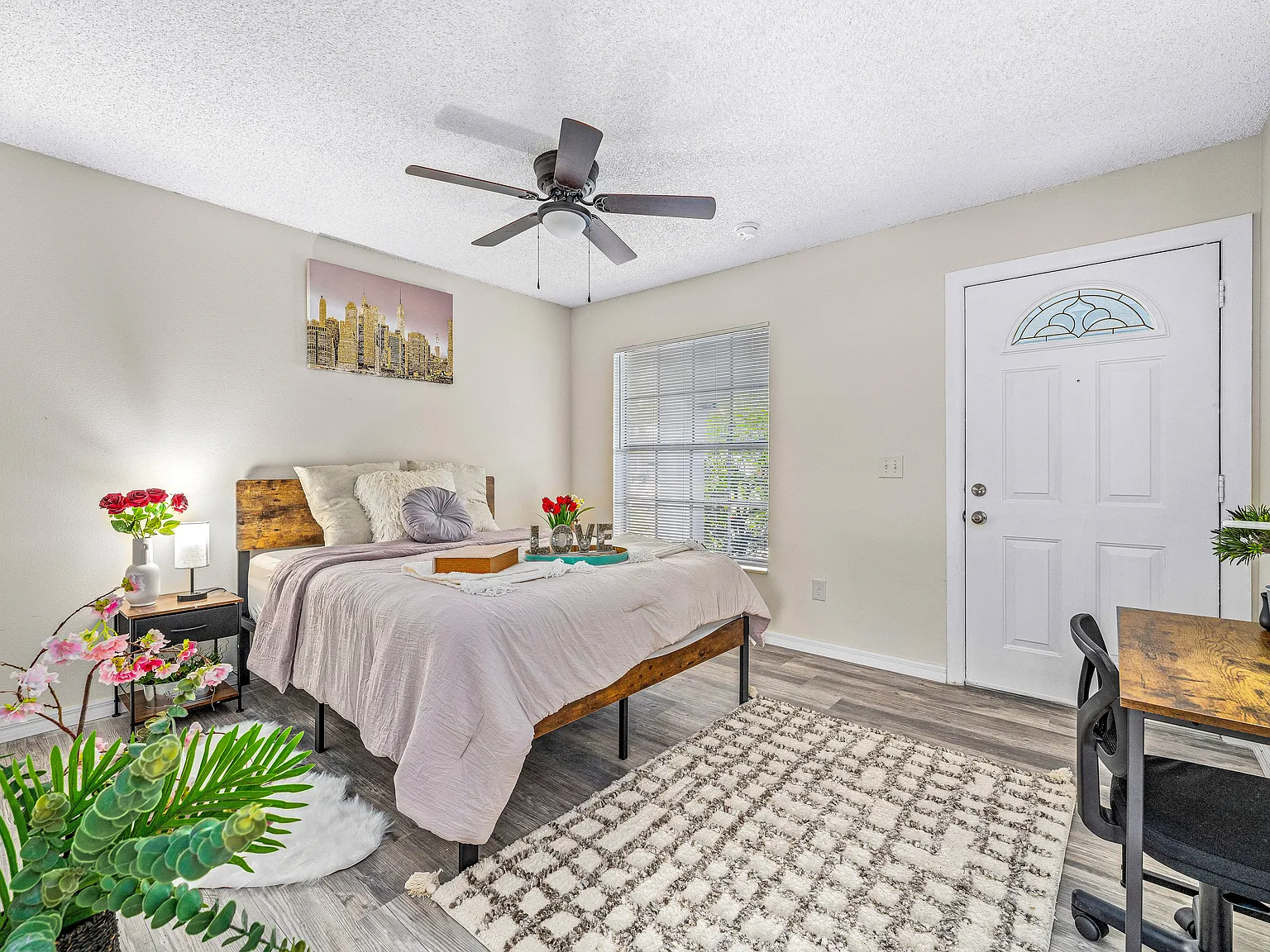 4 bed, 2.0 bath, $1,014 — Photo 1