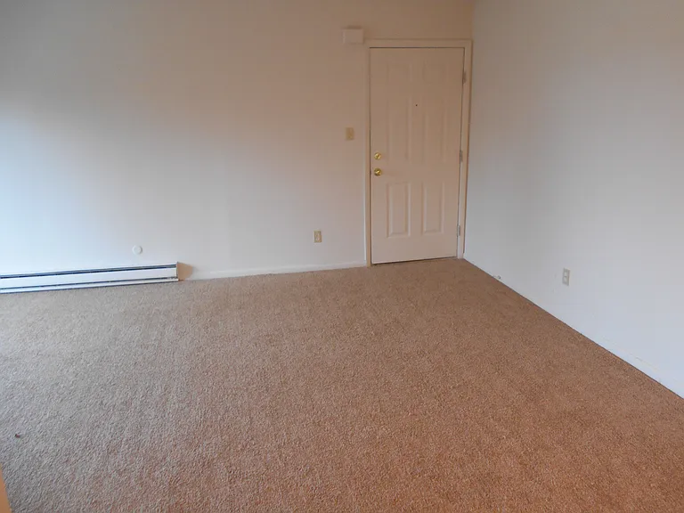 1427 E Tremont St #8 — Photo 4