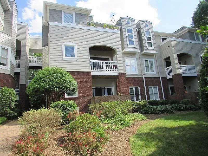 Building Photo - 1001 Brighthurst Dr #101