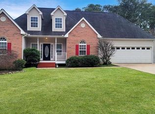 326 Henderson Lake Dr, Loganville, GA 30052