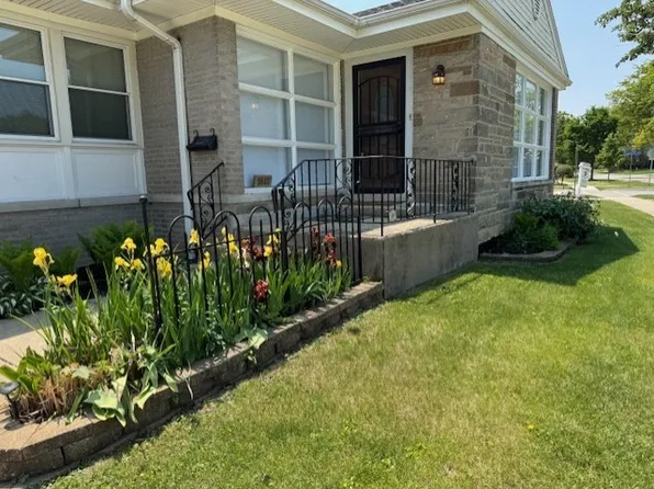 1841 Hawthorne Ave, Westchester, IL 60154