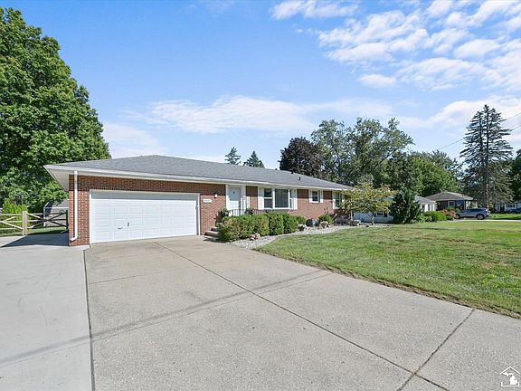 2nd image of 9032 Lawrence Dr