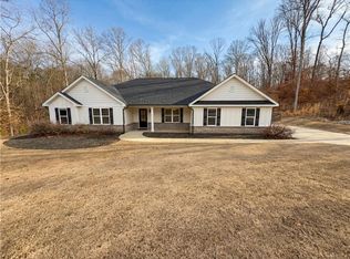 951 Oconee Ln, Commerce, GA 30529