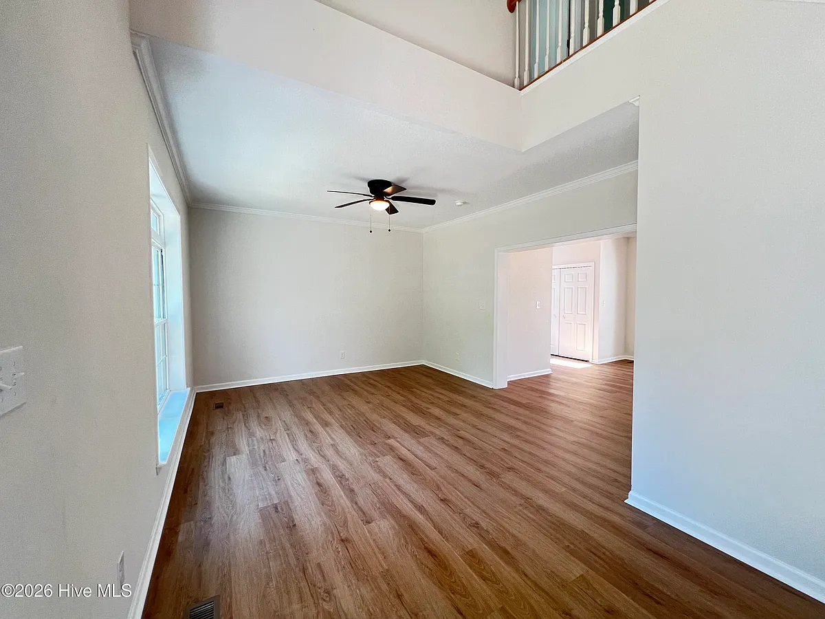 Building Photo - 568 Bald Eagle Dr
