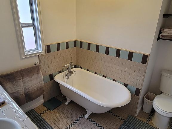 5th image of 1022 N Lincoln St