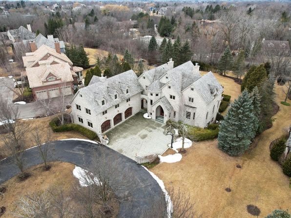 11611 North Canterbury DRIVE, Mequon, WI 53092