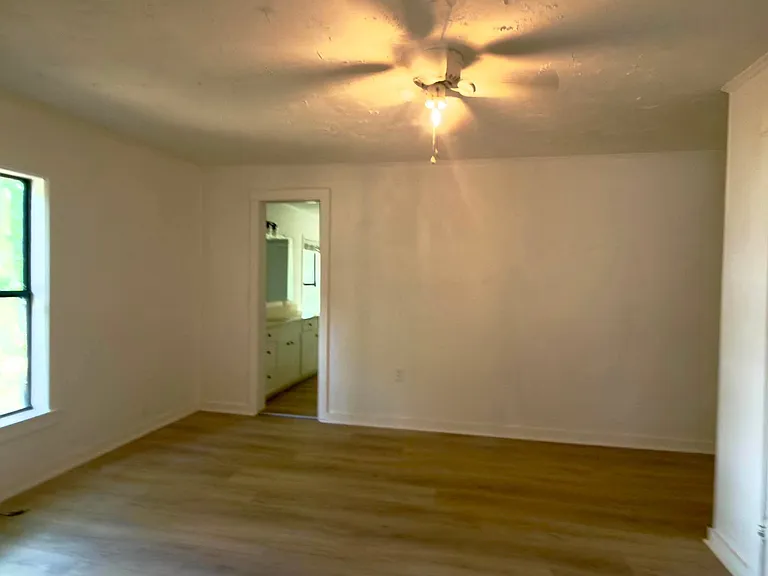 1603 E Main St — Photo 24