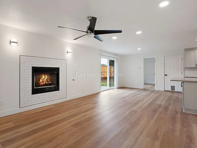 20160 Quinalt Dr — Photo 14