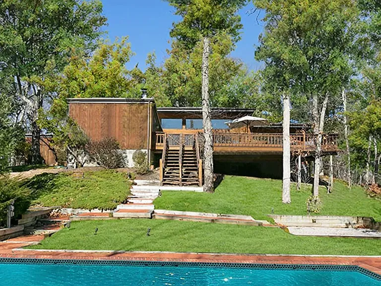 4 Hollow Tree Ln — Photo 1