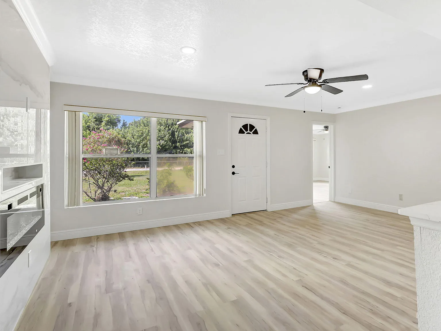 3 bed, 2.0 bath, 1580 sqft, $2,500 — Photo 4