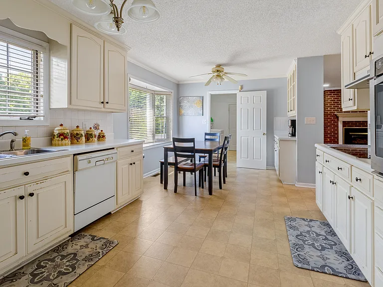 120 Palms St — Photo 4