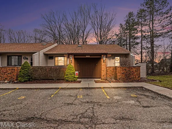 25691 Lexington Dr #5, South Lyon, MI 48178