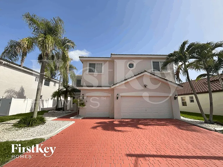 16324 SW 15th St — Photo 1