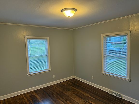 5th image of 109 Stagg St Unit 107