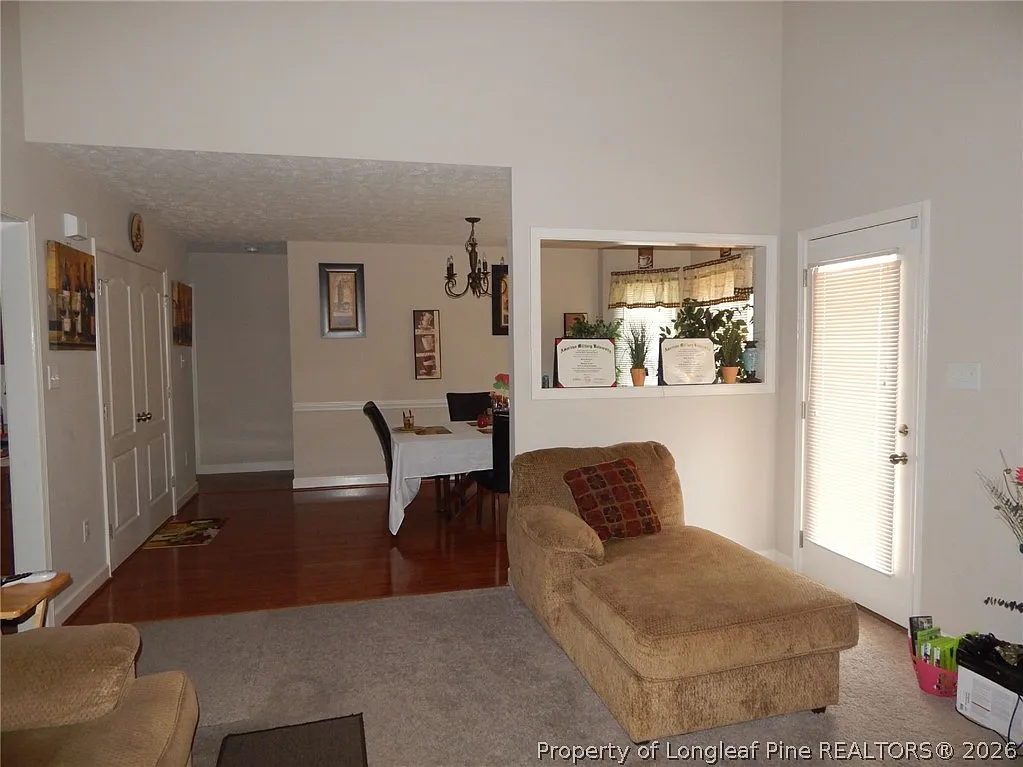 3 bed, 2.0 bath, 1400 sqft, $1,600 — Photo 4