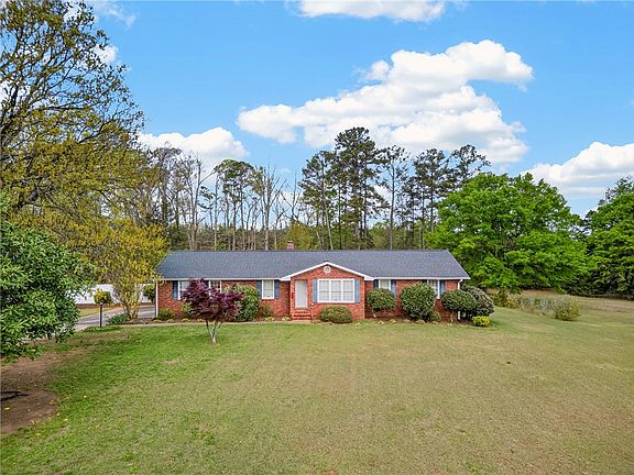 3rd image of 160 Burdette Cir