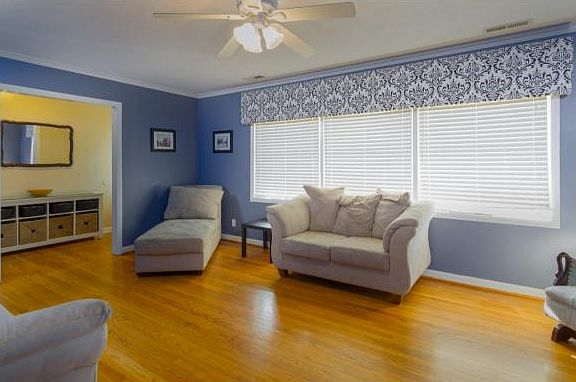 4th image of 2203 N Greenwood Dr