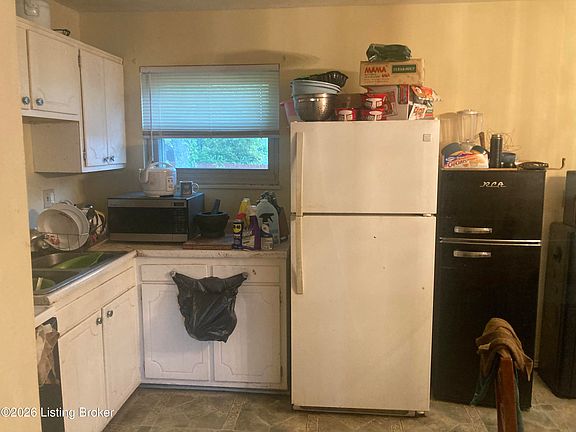 3rd image of 9722 Scarborough Ave