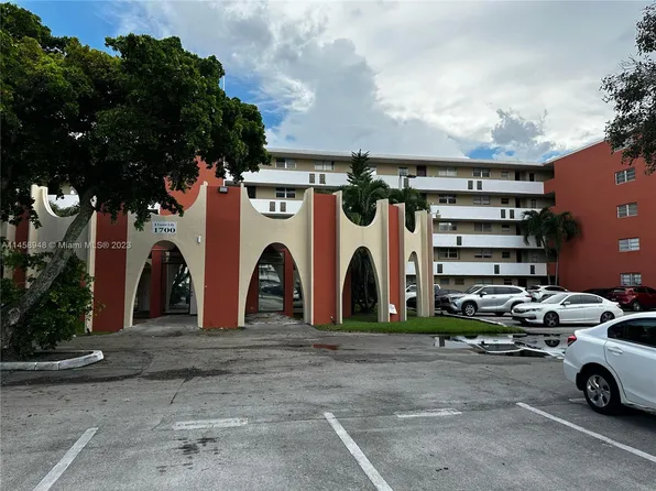 1700 NE 191st St APT 305, Miami, FL 33179