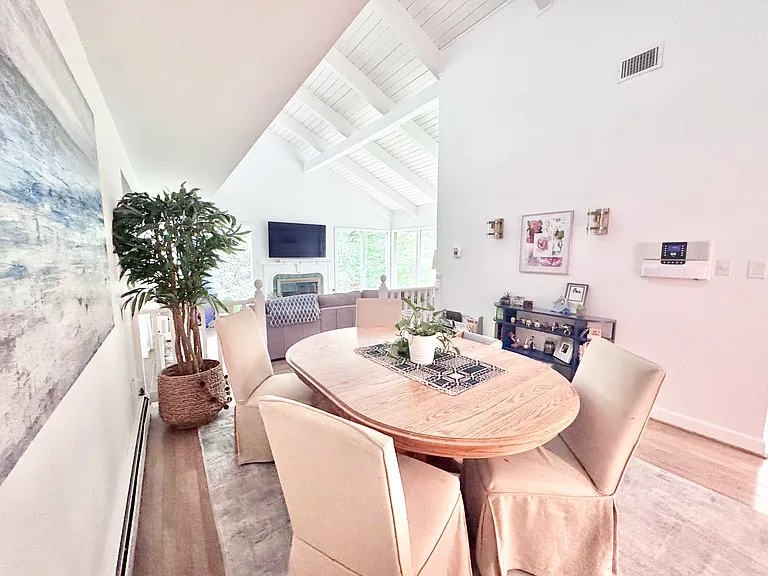 1430 Carrington Ln — Photo 22