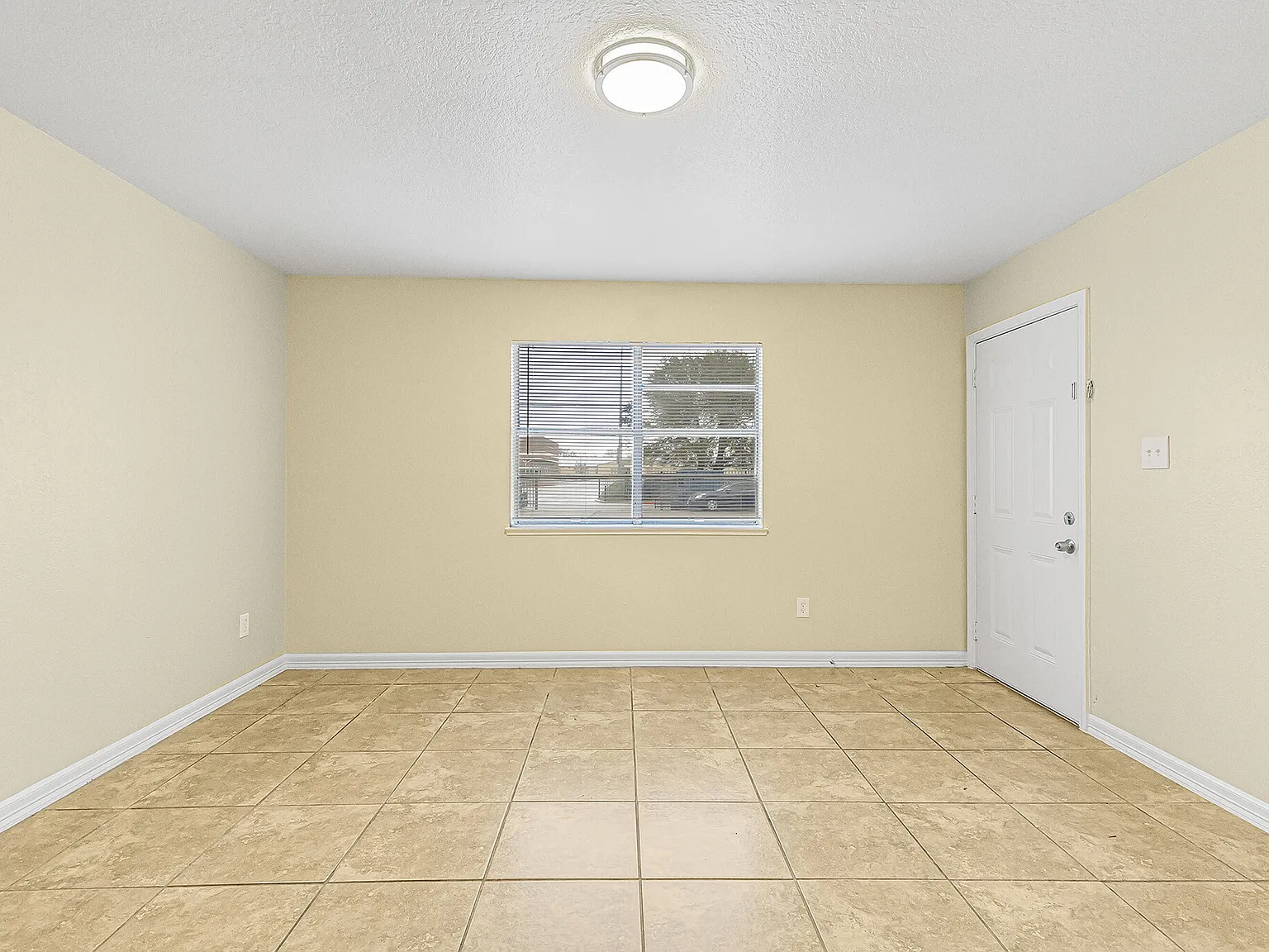 2 bed, $900 — Photo 1