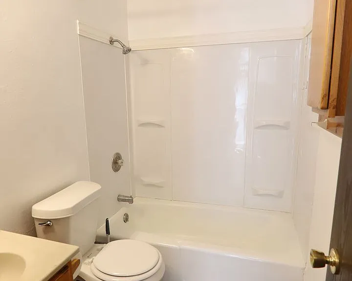 713 Halbert St — Photo 34