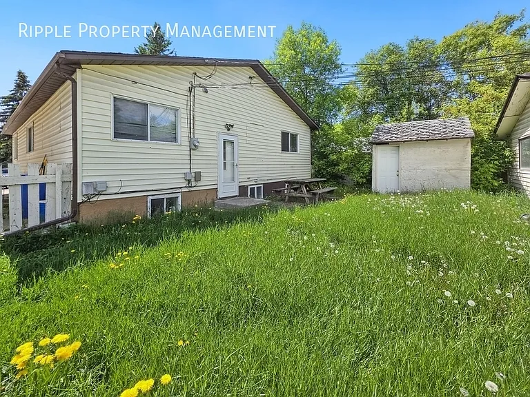 424 32nd Ave NW #UPPER — Photo 20