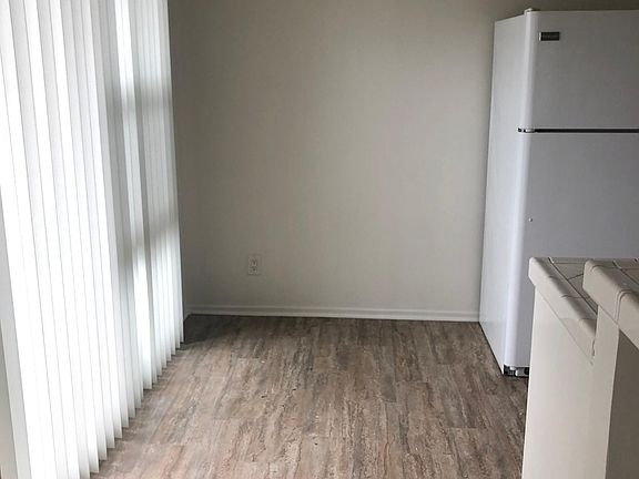 3rd image of 1630 Colby Ave #6