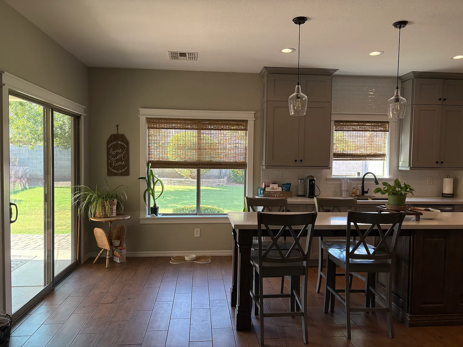 4 bed, 2.5 bath, 2800 sqft, $900 — Photo 4