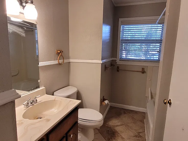 205 Government St — Photo 12