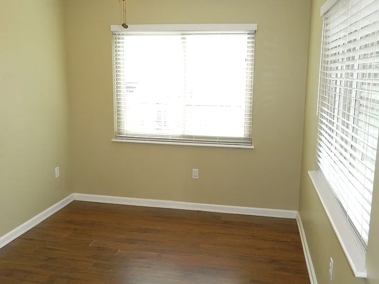 635 Clinton Way W — Photo 17