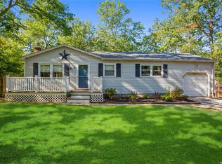 18 Zenith Rd, Rocky Point, NY 11778