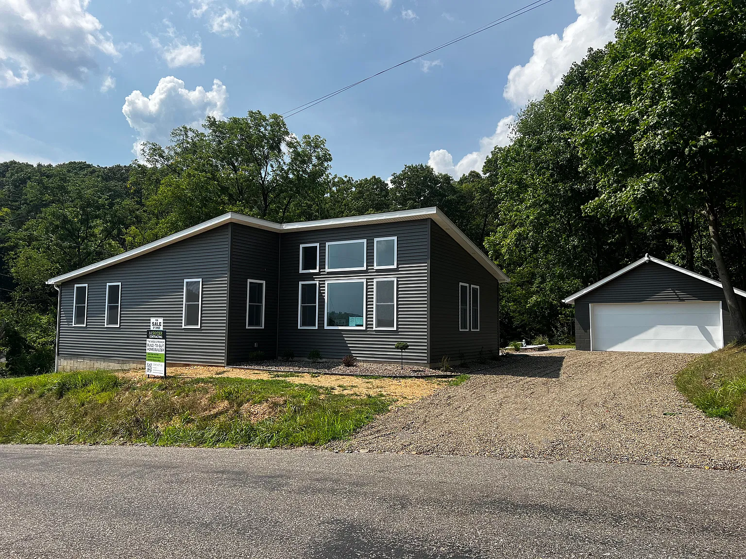 2 bed, 1100 sqft, $2,200 — Photo 1