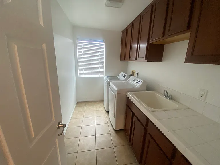 9635 Woodman Ave #16 — Photo 8