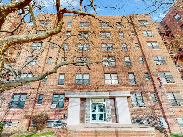 84-31 Van Wyck Expwy #2H, Briarwood, NY 11435