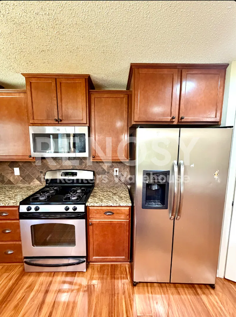 Available Now 3 Bedroom 2.5 Bath Townhouse in Plymouth — Photo 4