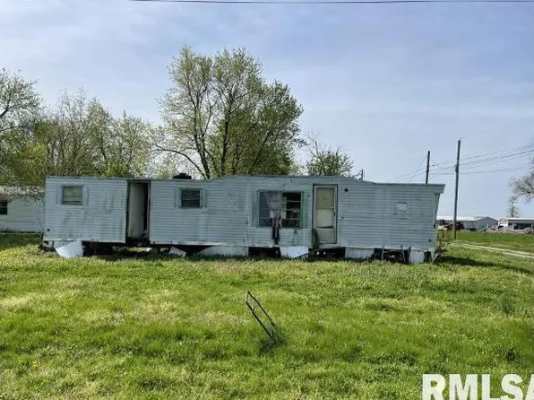 215 E Monroe St, Girard, IL 62640