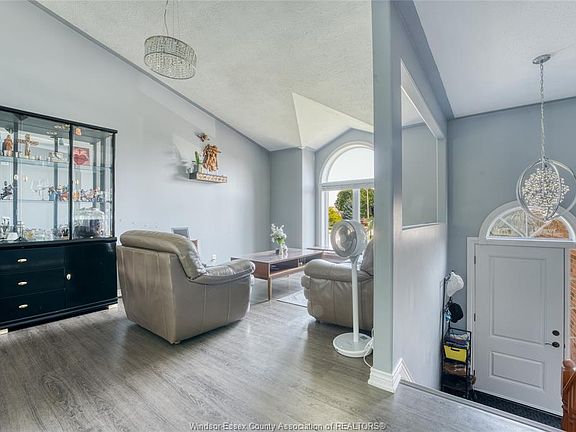5th image of 24 Briarwood Cres