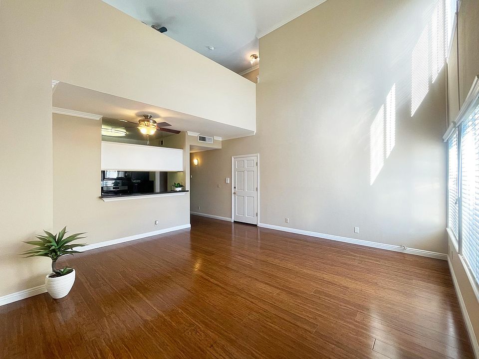 Elegant, renovated LOFT unit in prime Studio City location