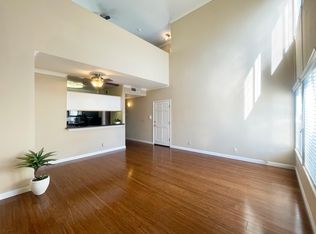 12059 Hoffman St APT 210, Studio City, CA 91604