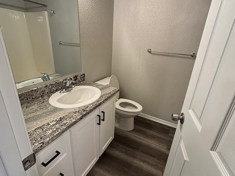 810 SE 9th St #810 — Photo 19