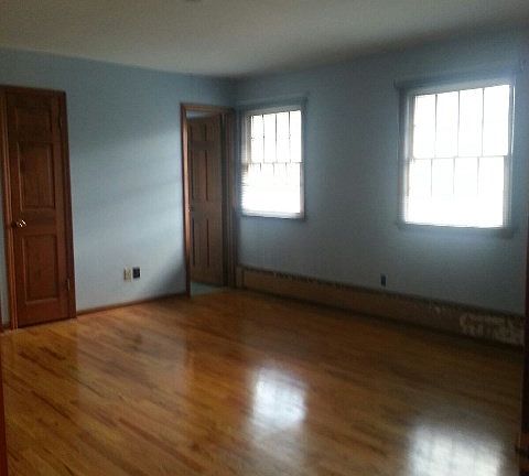 5th image of 68 Moriches Ave