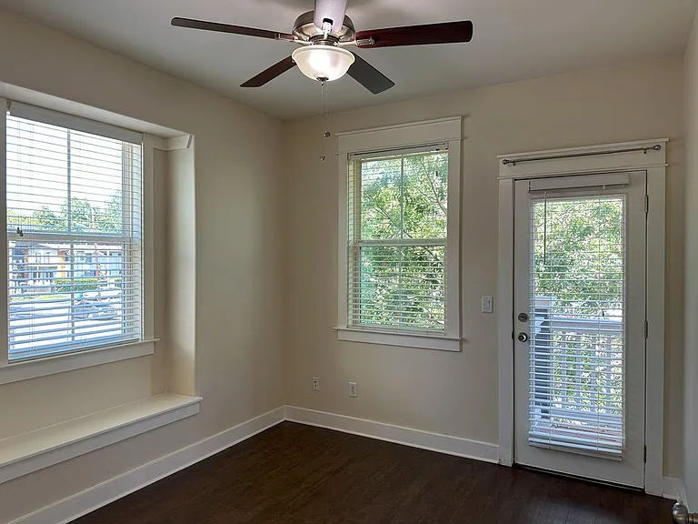 505 W North Loop Blvd #A — Photo 22