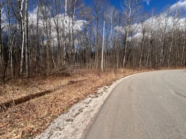 2895 E Degeer Ct, Midland, MI 48642