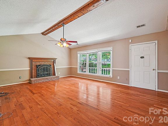 5th image of 630 Burrington Ct