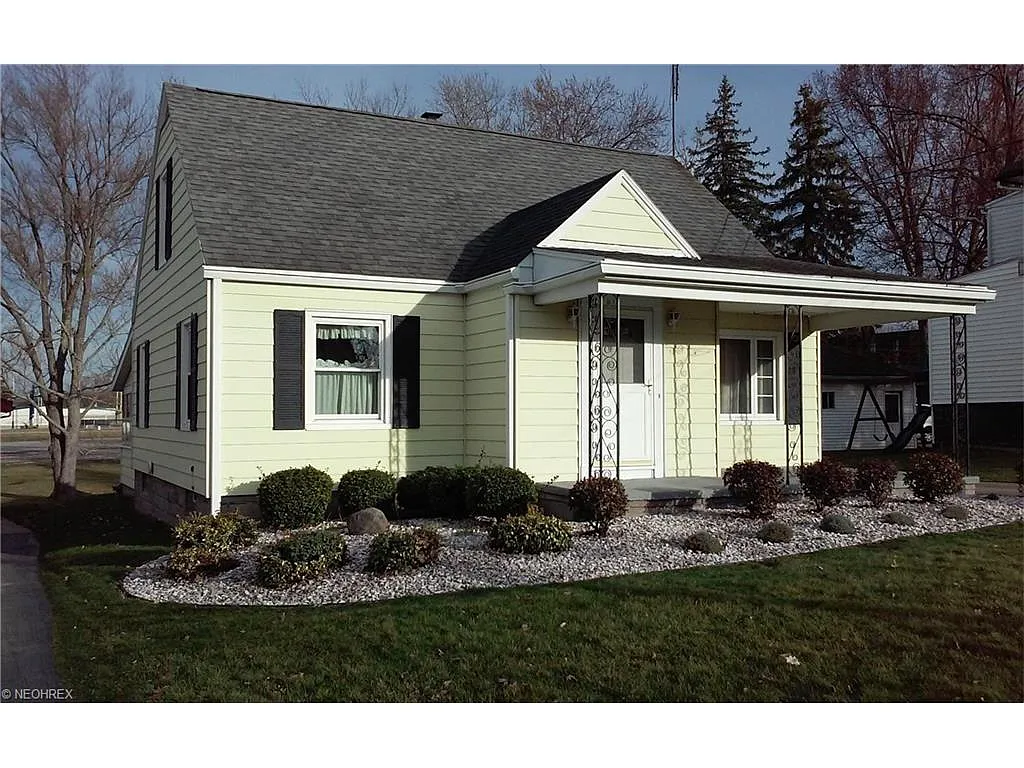 213 Rebecca Ave photo 1